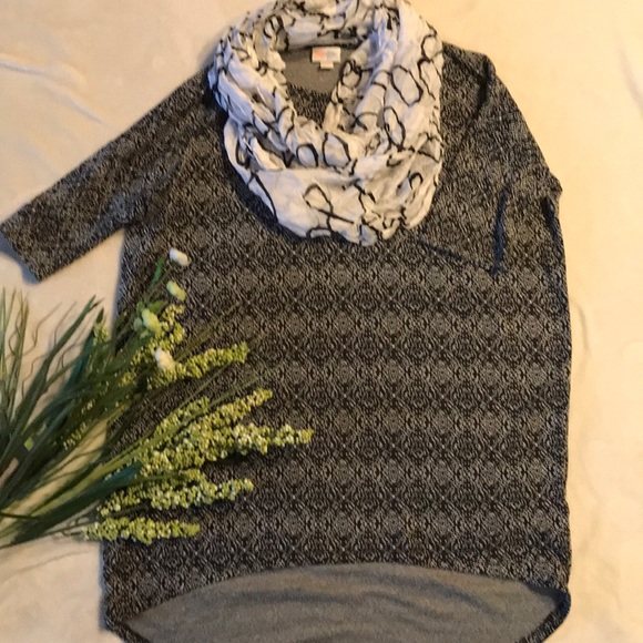 Luluroe Irma - Picture 1 of 3